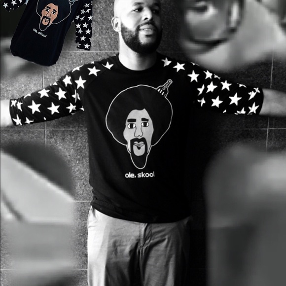 New Men Black baseball length sleeve, white stars. - Picture 7 of 7